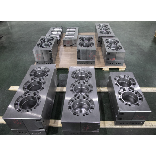 Non-standard blow molding mould base processing